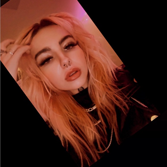 Meet your Posher, Loren - Picture 2 of 16